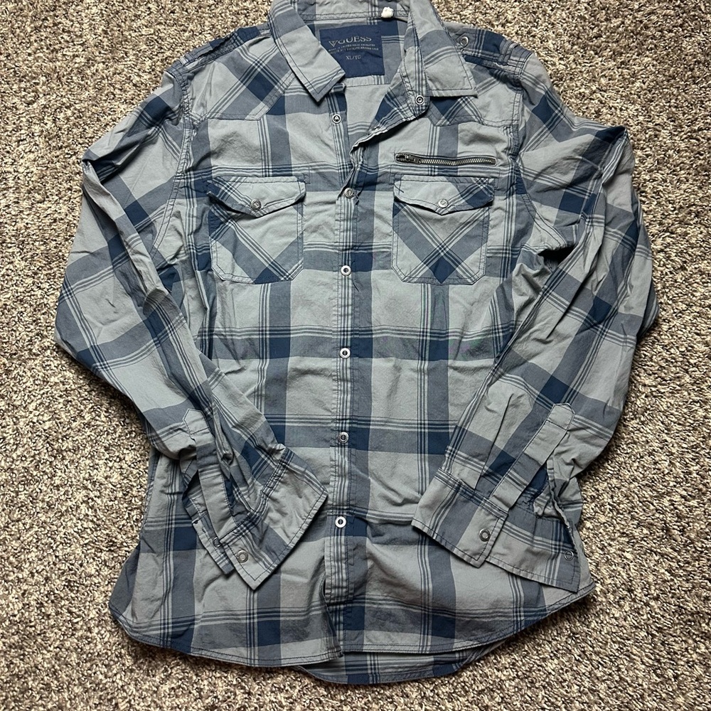 Men’s Guess Gray and Blue Plaid Button Down Shirt Size XL - Picture 2 of 5